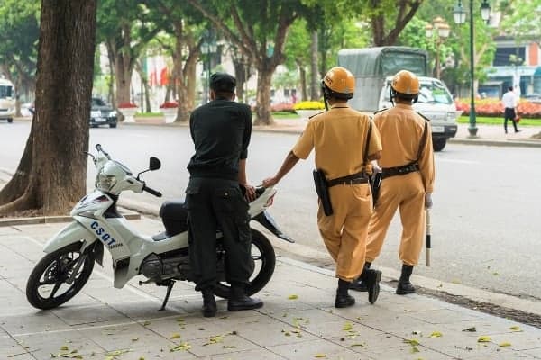 Nhiều người băn khoăn mơ thấy công an báo hiệu điềm gì