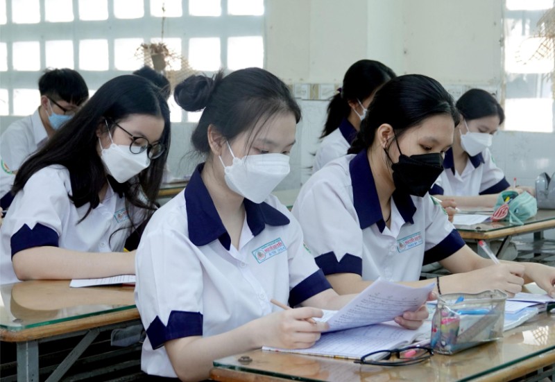 Tìm kiếm con số khi mơ thấy đi thi